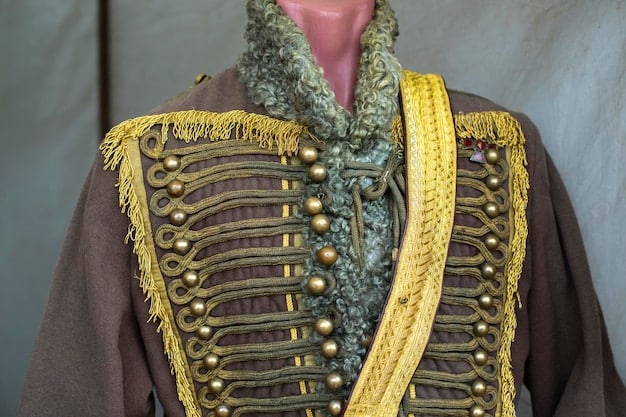 A detailed picture showing the different components of Marcus' outfit.