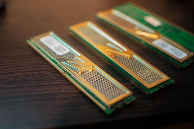 Close-up de uma placa mãe moderna, mostrando os slots de RAM preenchidos com módulos de memória RGB. Vários cabos coloridos estão conectados à placa, representando a interconexão dos componentes.  As legendas na placa são visíveis, facilitando a identificação dos componentes.