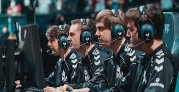 Esports Organizations: A Comprehensive List of the Top Teams and Companies in the US - Cover Image